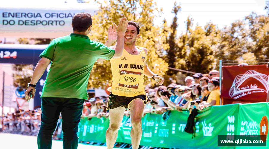 拼搏拼出精彩，勇敢向前